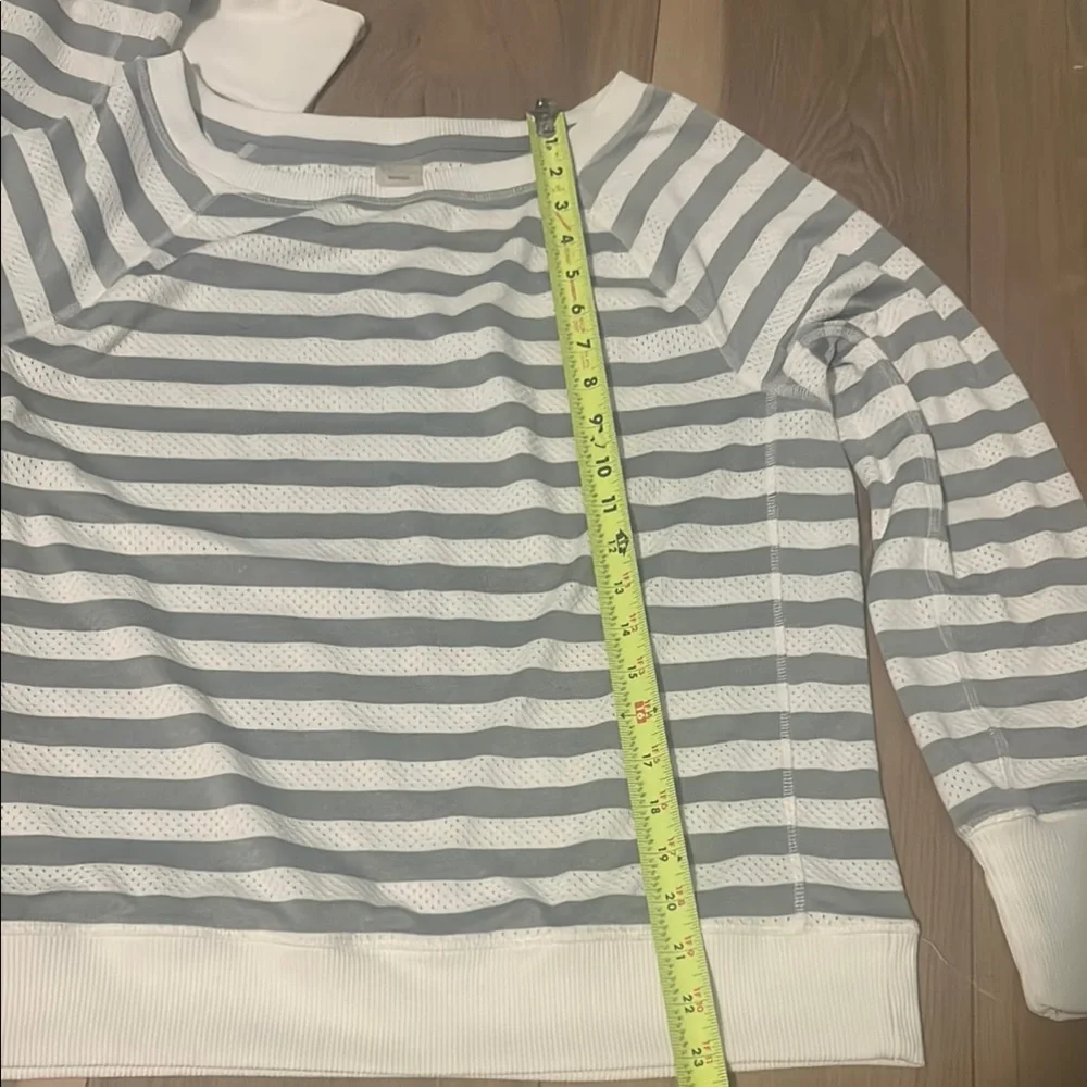 Xersion Crew Neck Sweater Gray and White Stripes